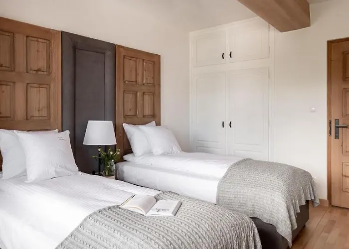 Apart-center Motola 자코파네