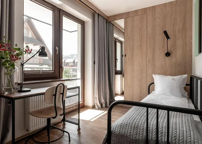 Apart-center Motola 자코파네